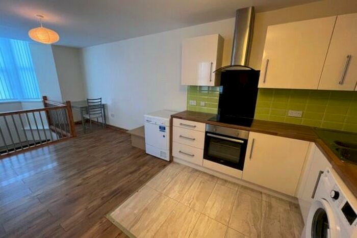 3 Bedroom Flat To Rent In Cardiff Cardiff, CF24