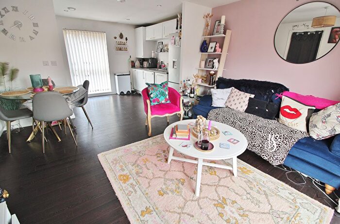 2 Bedroom Detached House For Sale In Saddleback Road, Waterlooville, PO7