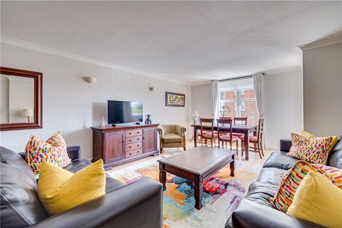 2 Bedroom Flat To Rent In Keswick Road, London, SW15