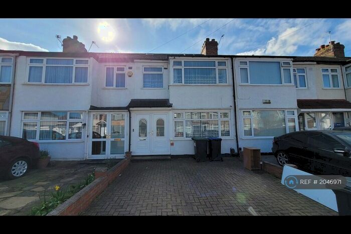 4 Bedroom Terraced House To Rent In Albany Park Avenue, Enfield, EN3