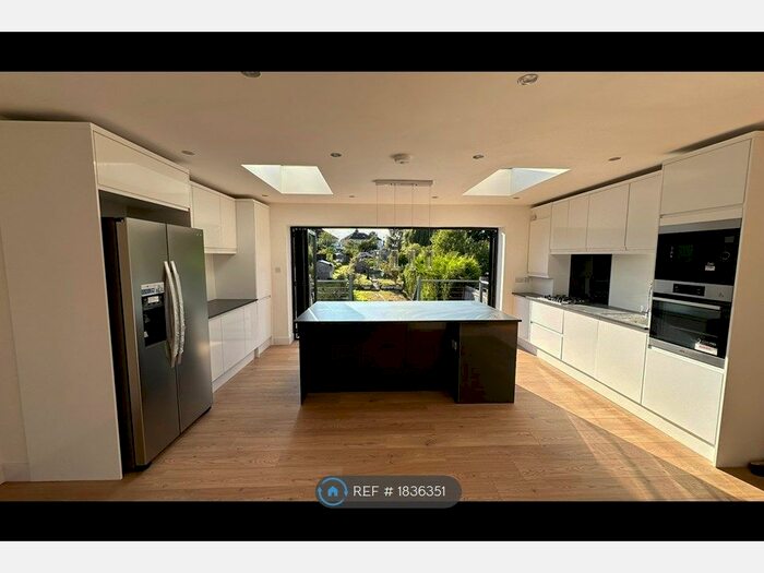 3 Bedroom End Of Terrace House To Rent In Crofton Avenue, Bexley, DA5