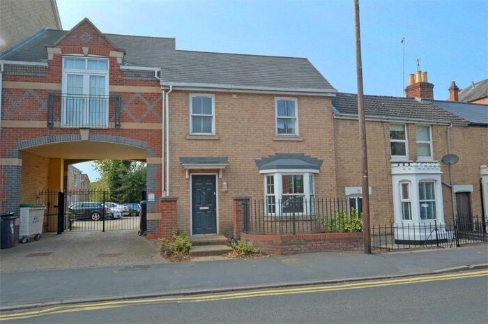 3 Bedroom End Of Terrace House To Rent In Dunchurch Road, Rugby, CV22