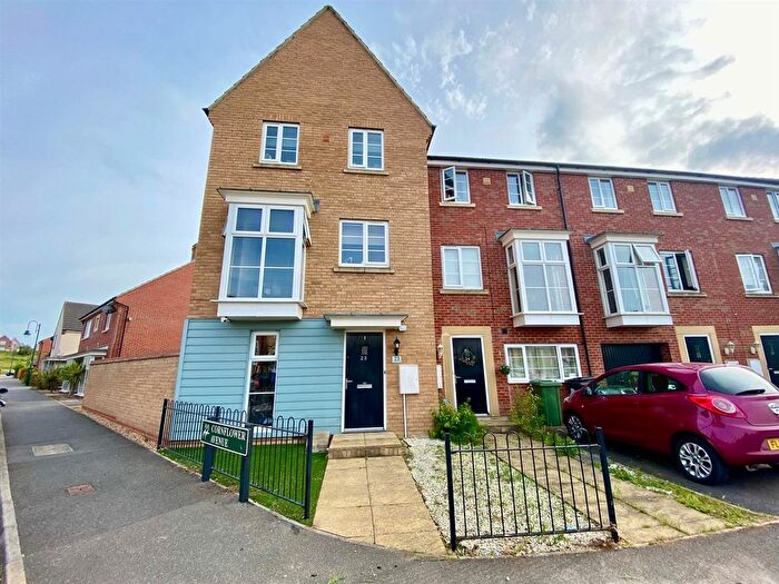 4 Bedroom End Of Terrace House For Sale In Molyneux Square, Hampton Vale, Peterborough, PE7
