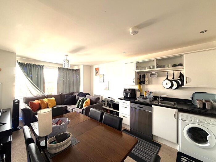 2 Bedroom Flat To Rent In Exeter Street, Plymouth, Devon, PL4
