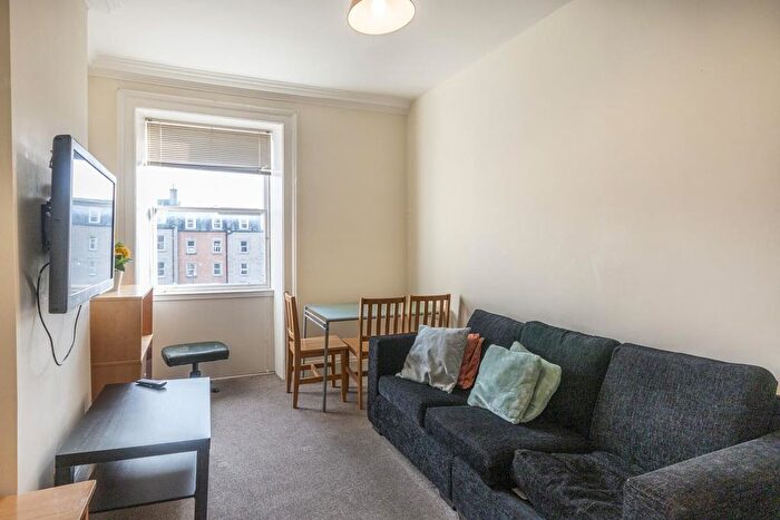 3 Bedroom Flat To Rent In Nicolson Square, Edinburgh, EH8
