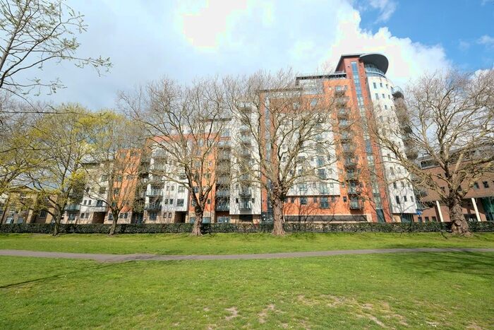 2 Bedroom Flat To Rent In Orchard Place, Southampton, SO14