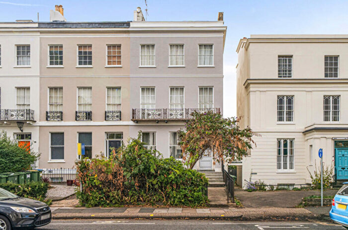 1 Bedroom Apartment For Sale In Evesham Road, Cheltenham, Gloucestershire, GL52