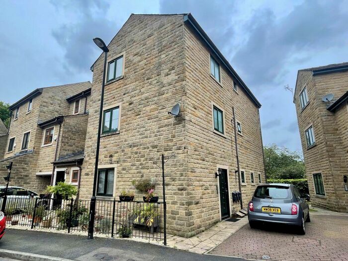 2 Bedroom Flat To Rent In Valley Mews Greenfield, OL3