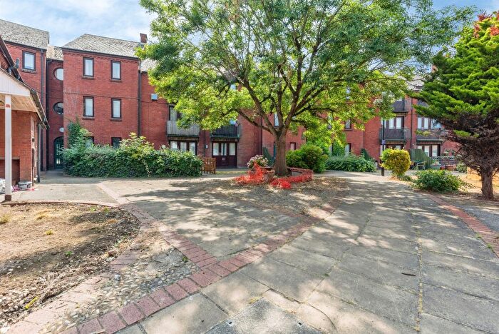 2 Bedroom Flat For Sale In Great Northern Court, Grantham, NG31
