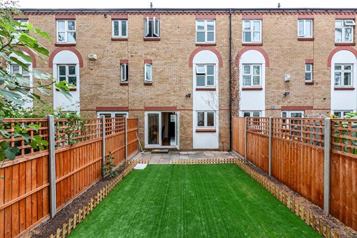 5 Bedroom Terraced House For Sale In Keats Close, London, SE1