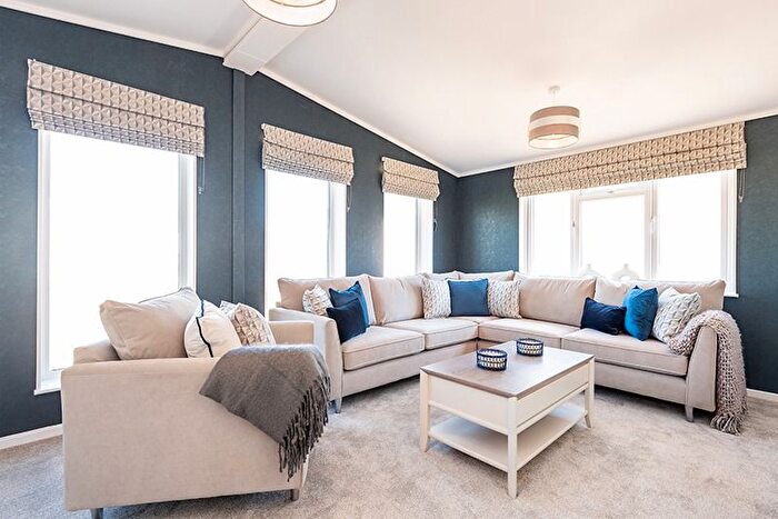 2 Bedroom Mobile/park Home For Sale In Chester Road, Oakmere, Northwich, CW8