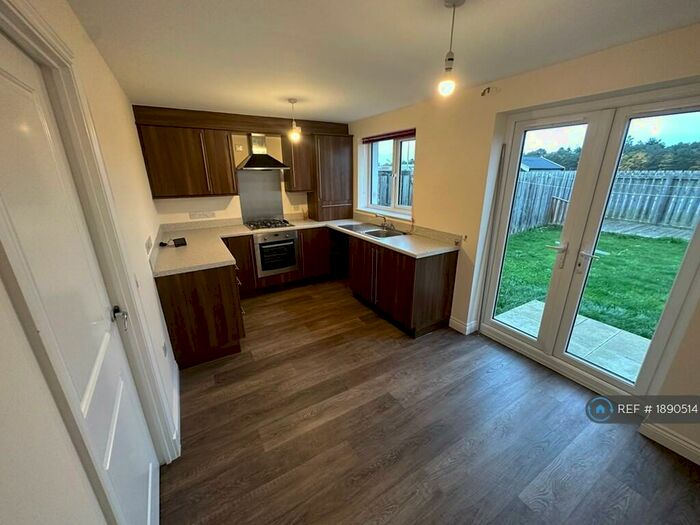 3 Bedroom End Of Terrace House To Rent In Doocot Court, Elgin, IV30