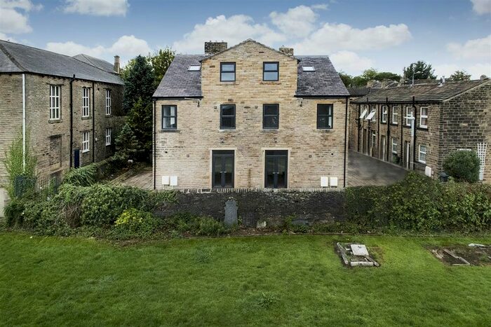 2 Bedroom End Of Terrace House To Rent In Lidget Street, Lindley, Huddersfield, HD3