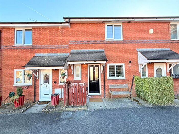 3 Bedroom Mews For Sale In Hob Hill, Stalybridge, SK15