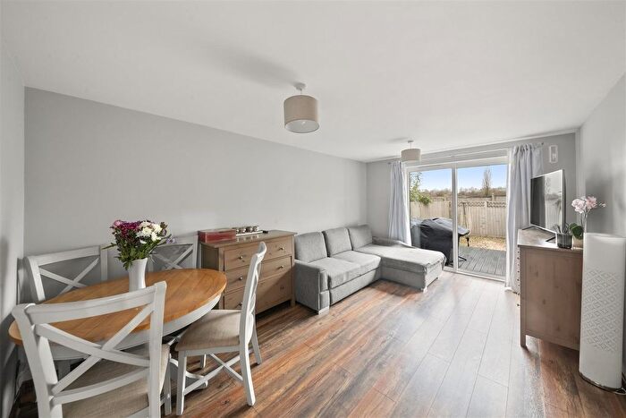 1 Bedroom Flat For Sale In Bourne Avenue, Hayes, UB3