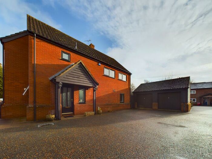 4 Bedroom Detached House To Rent In Parsons Court, Bury St Edmunds, IP33