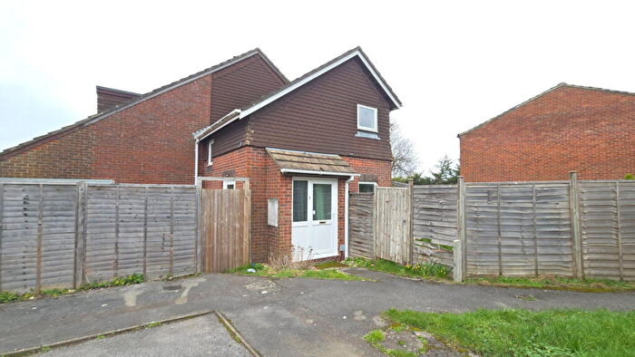1 Bedroom Terraced House For Sale In Robertson Close, Newbury, RG14