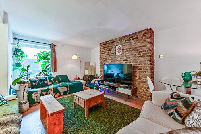 2 Bedroom Flat For Sale In Barnsbury Street, Islington, London, N1