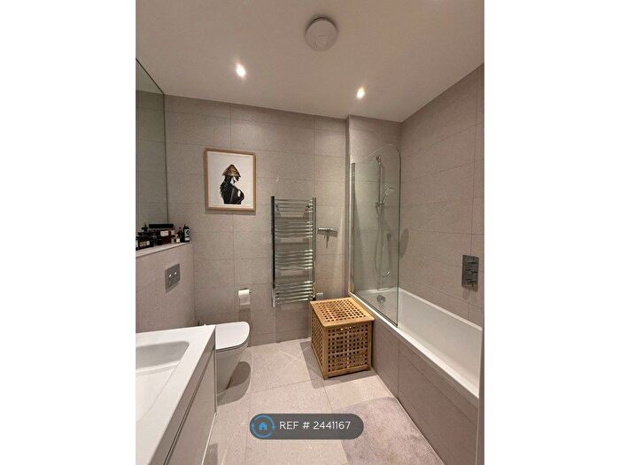 1 Bedroom Flat To Rent In Hatchlands Road, Redhill, RH1