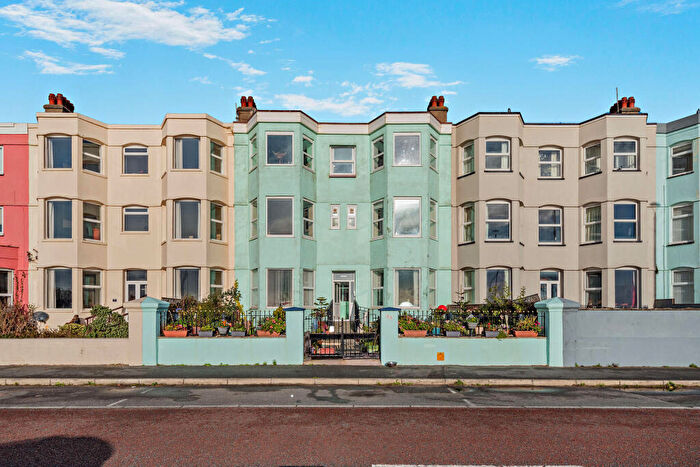 1 Bedroom Flat For Sale In West End Parade, Pwllheli, LL53