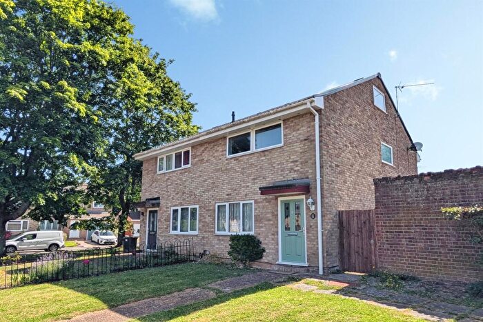 3 Bedroom Semi-Detached House To Rent In Selwyn Gardens, SO50