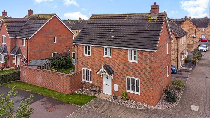 3 Bedroom Detached House For Sale In Appledine Way, Bedford, MK41