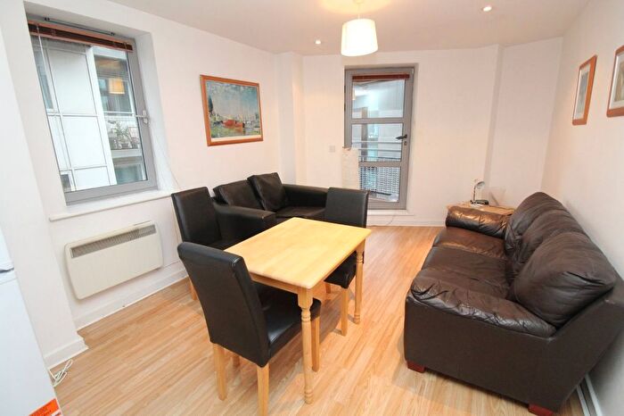 2 Bedroom Flat To Rent In Montana House, Princess Street, Southern Gateway, Manchester, M1
