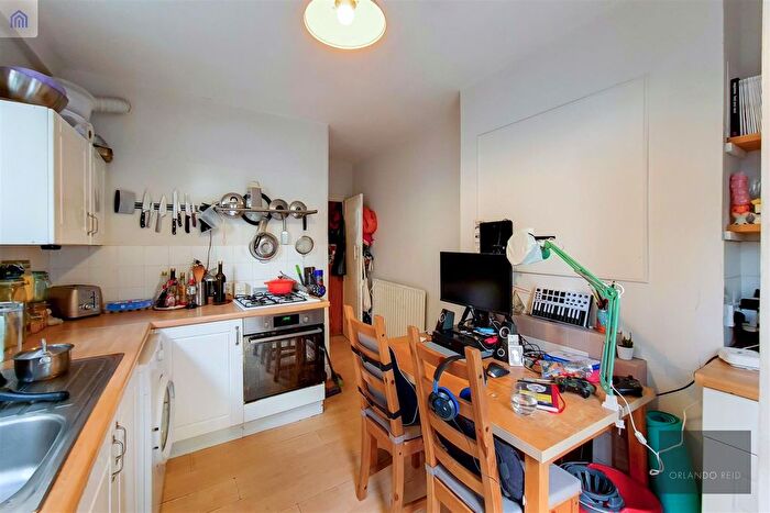 1 Bedroom Flat To Rent In Jedburgh Street, Battersea, SW11