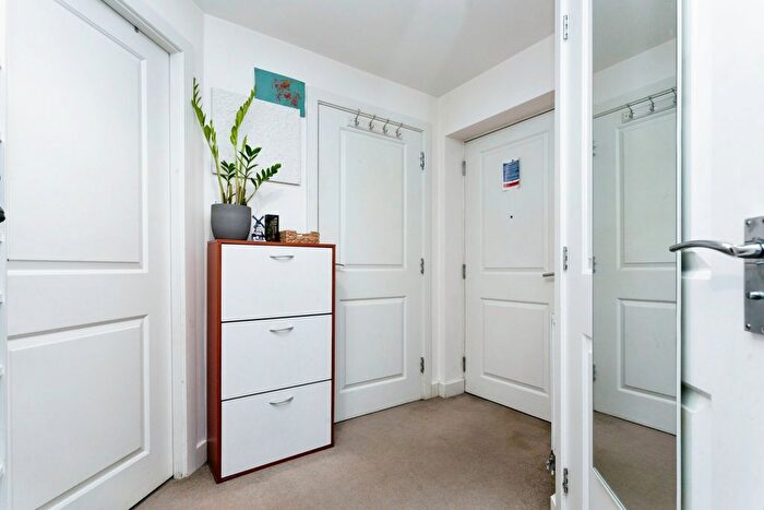 2 Bedroom Flat For Sale In Addington Avenue, Milton Keynes, Buckinghamshire, MK12