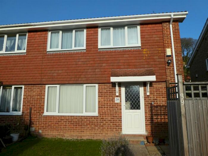 2 Bedroom Semi-Detached House To Rent In Leyburne Road, Dover, CT16