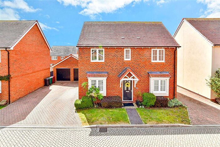 3 Bedroom Detached House For Sale In Vespasian Close, Westhampnett, Chichester, West Sussex, PO18