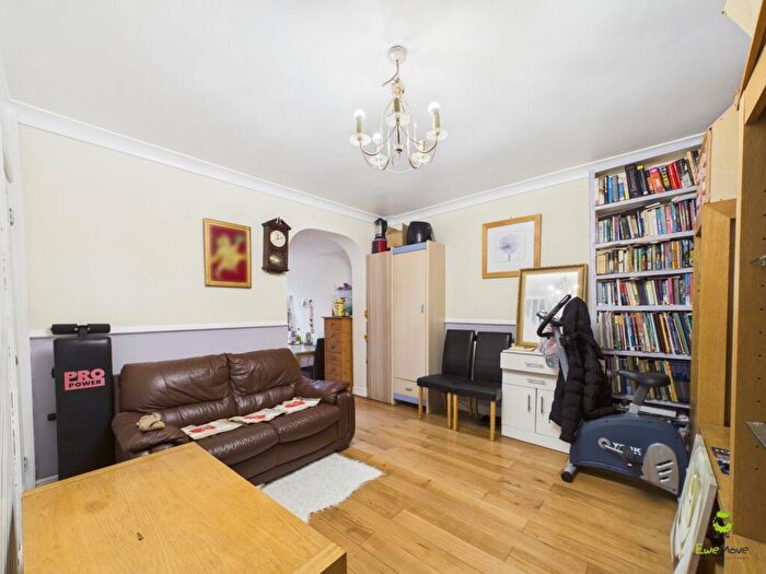 3 Bedroom Terraced House For Sale In Smithies Road, London, SE2