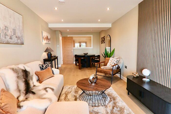 2 Bedroom Apartment To Rent In York Road, Leeds, West Yorkshire, LS9