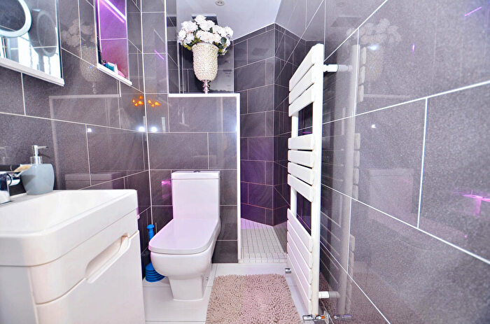 5 Bedroom Detached House For Sale In Burnt Mills, Basildon, SS13