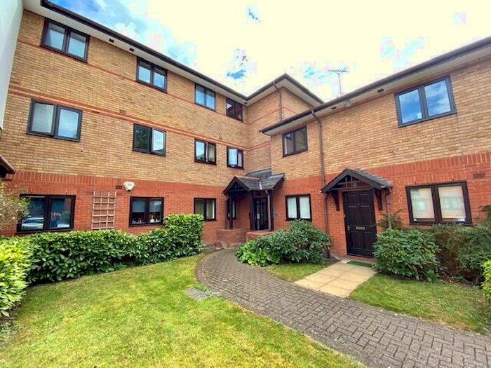 2 Bedroom Flat To Rent In Ludlow Road, Maidenhead, SL6