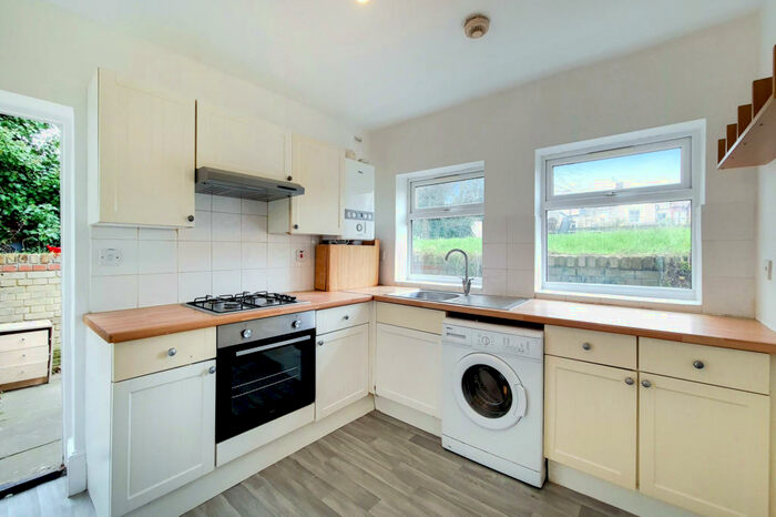 3 Bedroom Flat To Rent In Northbrook Road, Lewisham, London, SE13