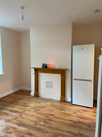 2 Bedroom Flat To Rent In Angel Close, Edmonton, N18