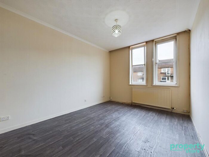 2 Bedroom Flat To Rent In Deedes Street, Airdrie, North Lanarkshire, ML6