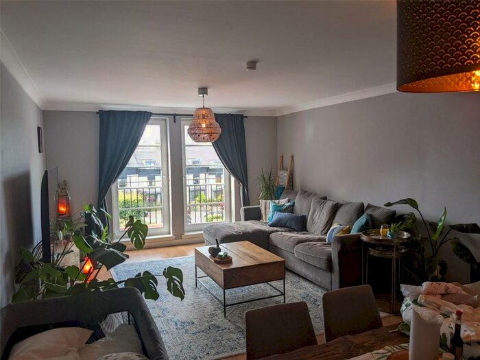 2 Bedroom Flat To Rent In Powderhall Rigg, Edinburgh, Midlothian, EH7