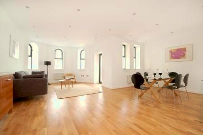 3 Bedroom Flat To Rent In Fieldgate Street, Liverpool Street, E1