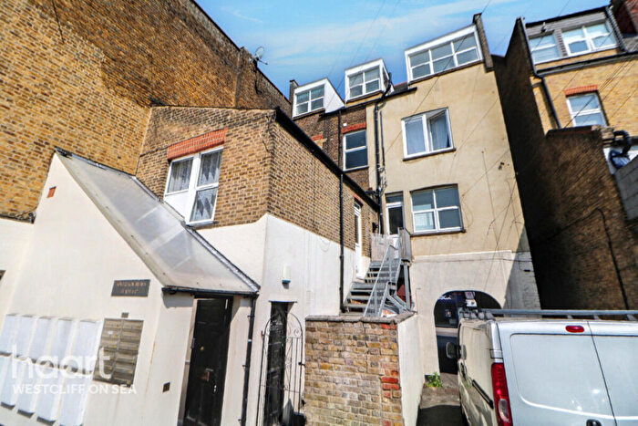 1 Bedroom Flat For Sale In Hamlet Court Road, Westcliff-On-Sea, SS0