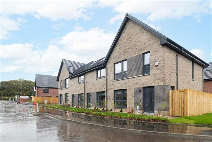 3 Bedroom End Of Terrace House To Rent In Casa At Vista Park, Glasgow, G33