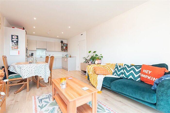 2 Bedroom Flat For Sale In Khartoum Walk, Chatham, Kent, ME4