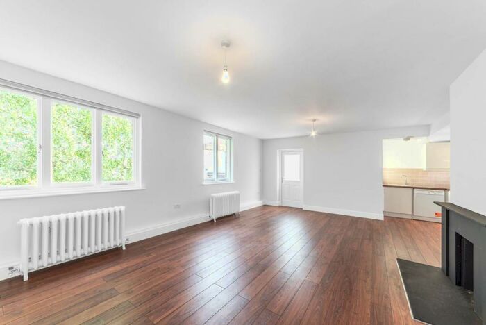 2 Bedroom Flat To Rent In St Annes Close, Highgate, London, N6