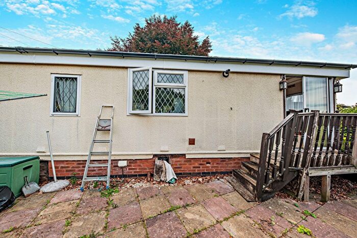 2 Bedroom Park Home For Sale In Knowle Sands, Bridgnorth, WV16