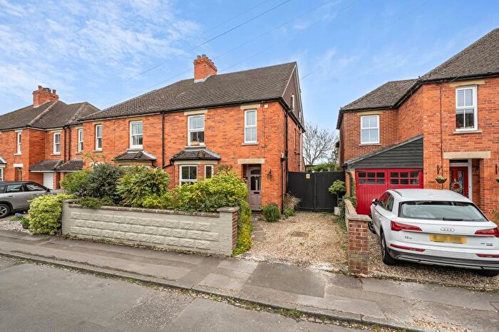 4 Bedroom Semi-Detached House For Sale In Newbury, Berkshire, RG14