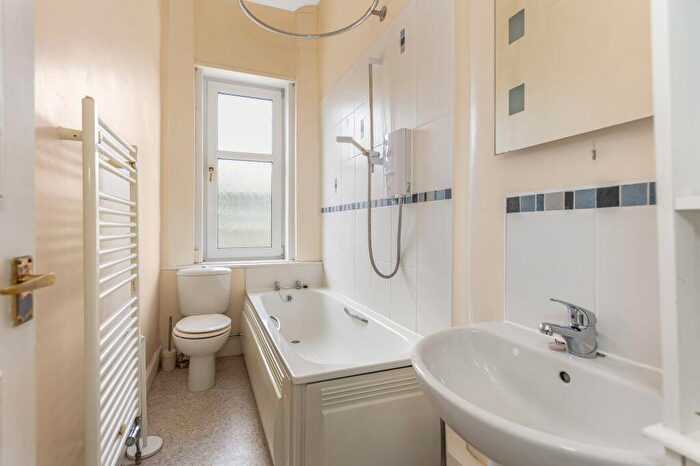 2 Bedroom Flat For Sale In / Dean Park Street, Edinburgh, EH4