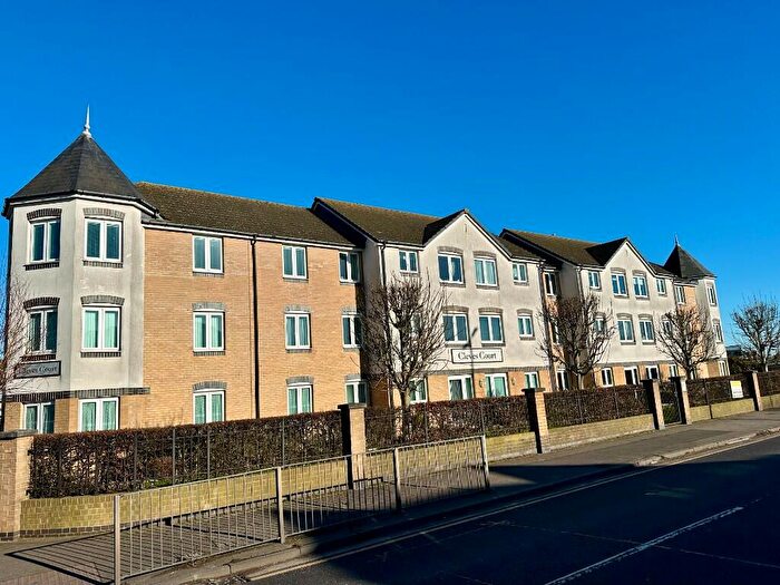 2 Bedroom Apartment For Sale In Cleves Court, Hadleigh, Essex, SS7