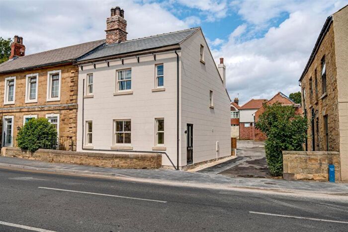4 Bedroom Semi-Detached House For Sale In Lamberts Yard, Rothwell, Leeds, LS26
