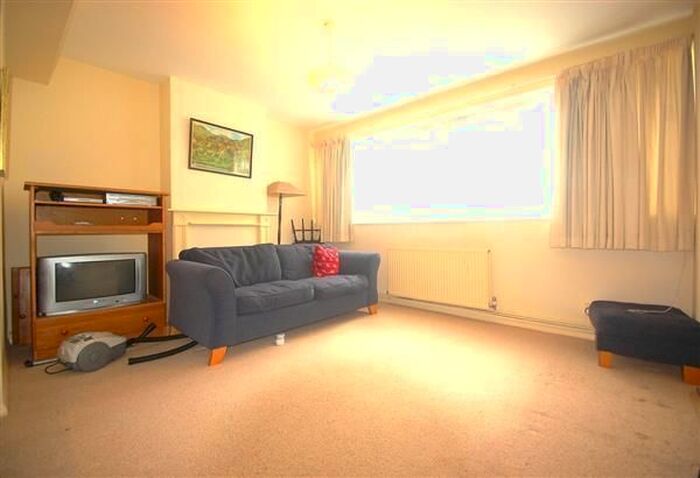 3 Bedroom Flat To Rent In Beaumont Road, Southfields, Southfields, SW19